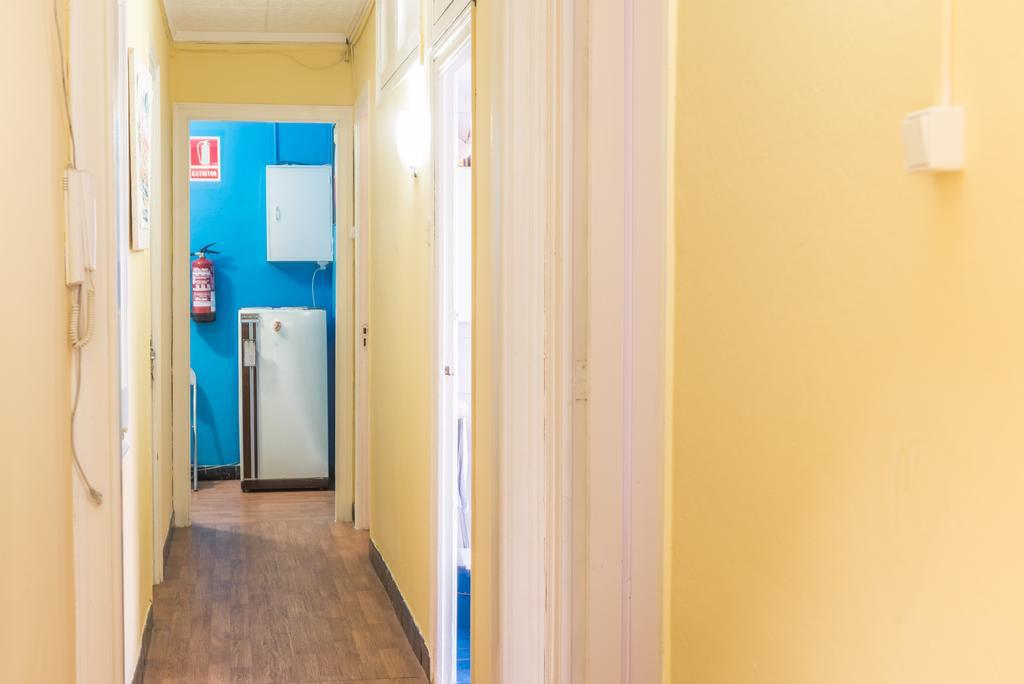 Hostel Turistic Castell Барселона Экстерьер фото