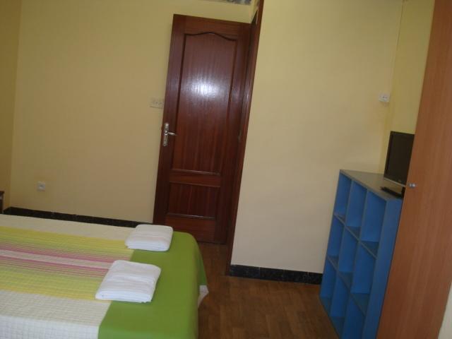 Hostel Turistic Castell Барселона Экстерьер фото