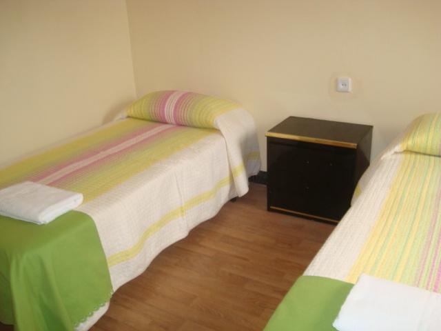 Hostel Turistic Castell Барселона Экстерьер фото